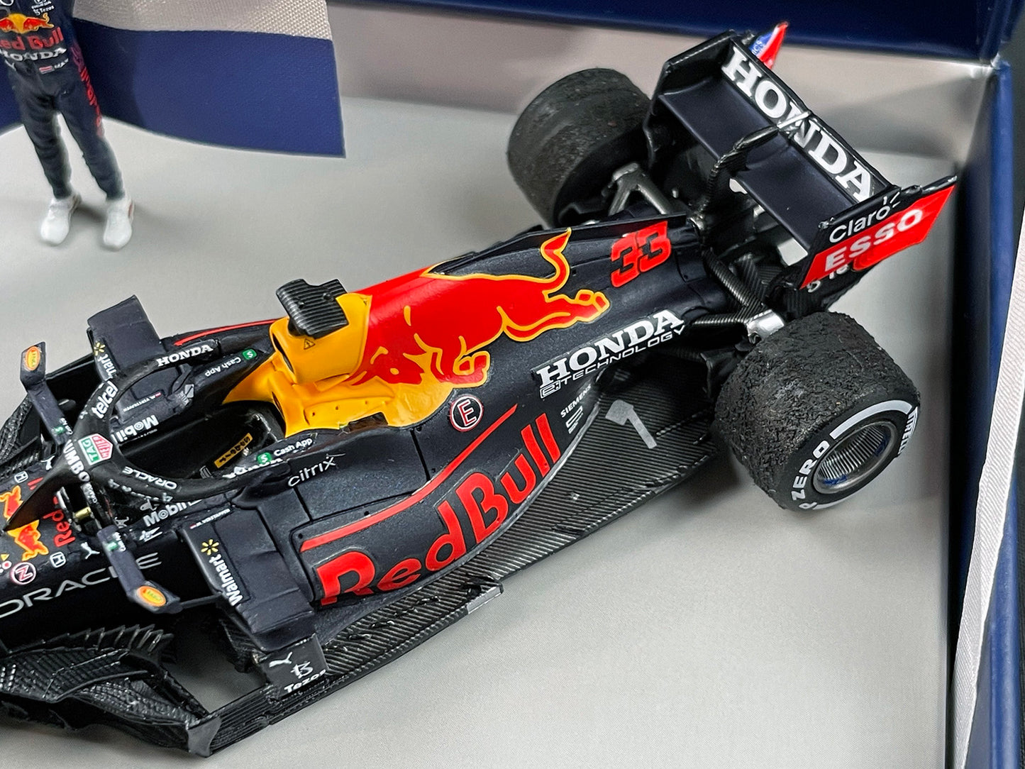 2021 F1 World Champion #33 Max Verstappen Red Bull RB16B Netherlands Dutch 1:43 Spark