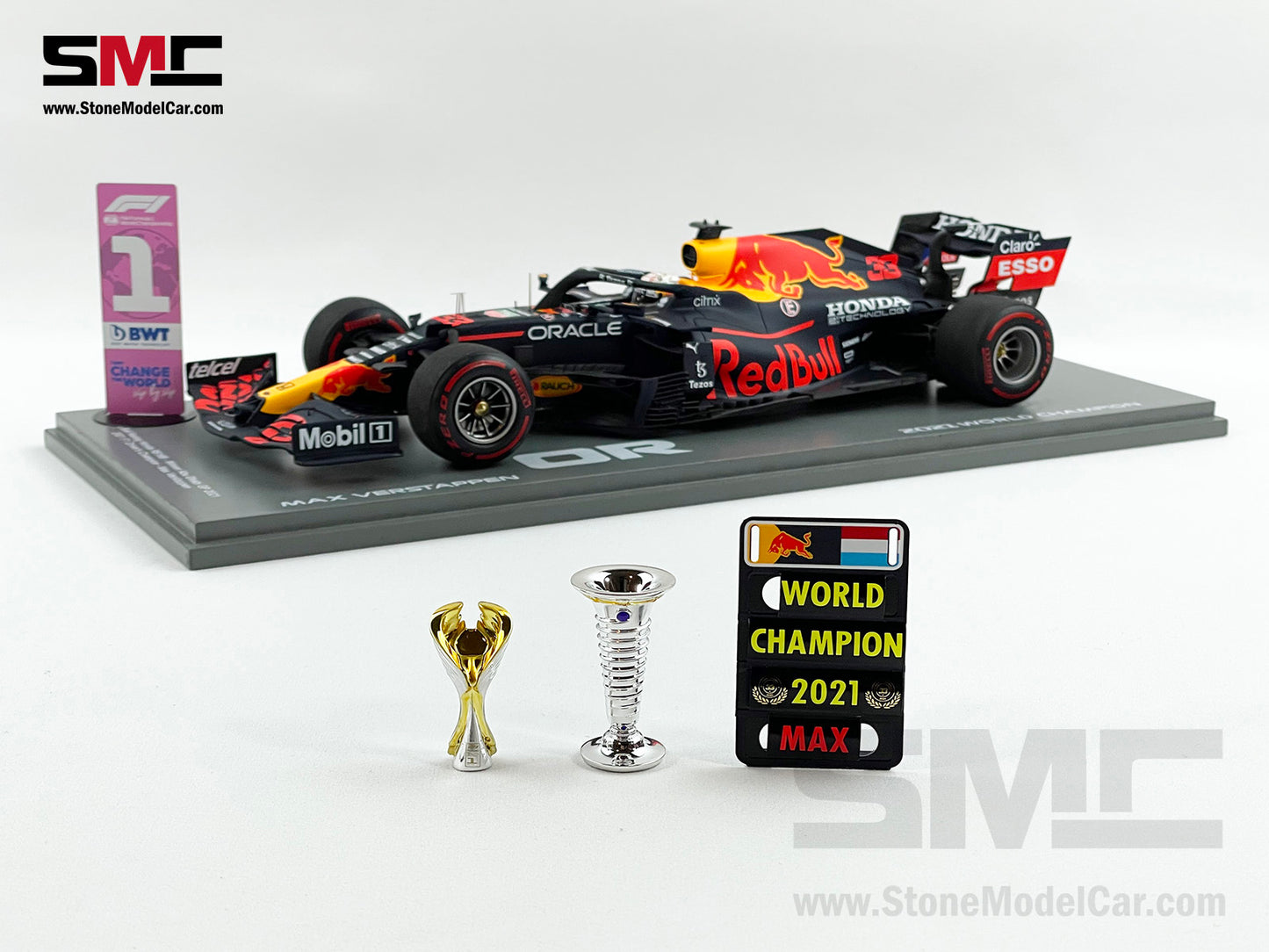 2021 F1 World Champion #33 Max Verstappen Red Bull RB16B Abu Dhabi GP 1:18 Spark with Trophies
