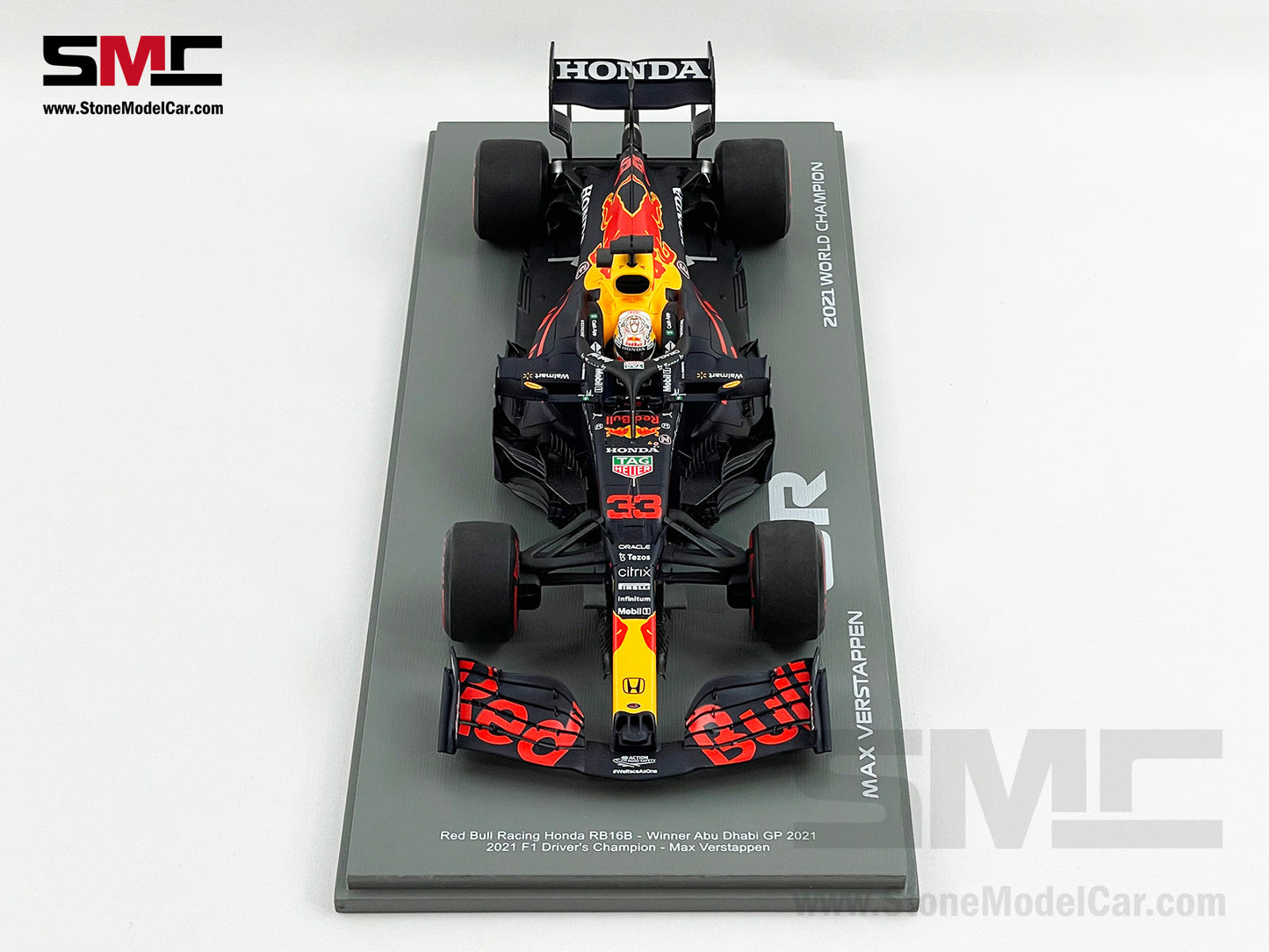 2021 F1 World Champion #33 Max Verstappen Red Bull RB16B Abu Dhabi GP 1:18 Spark with Trophies