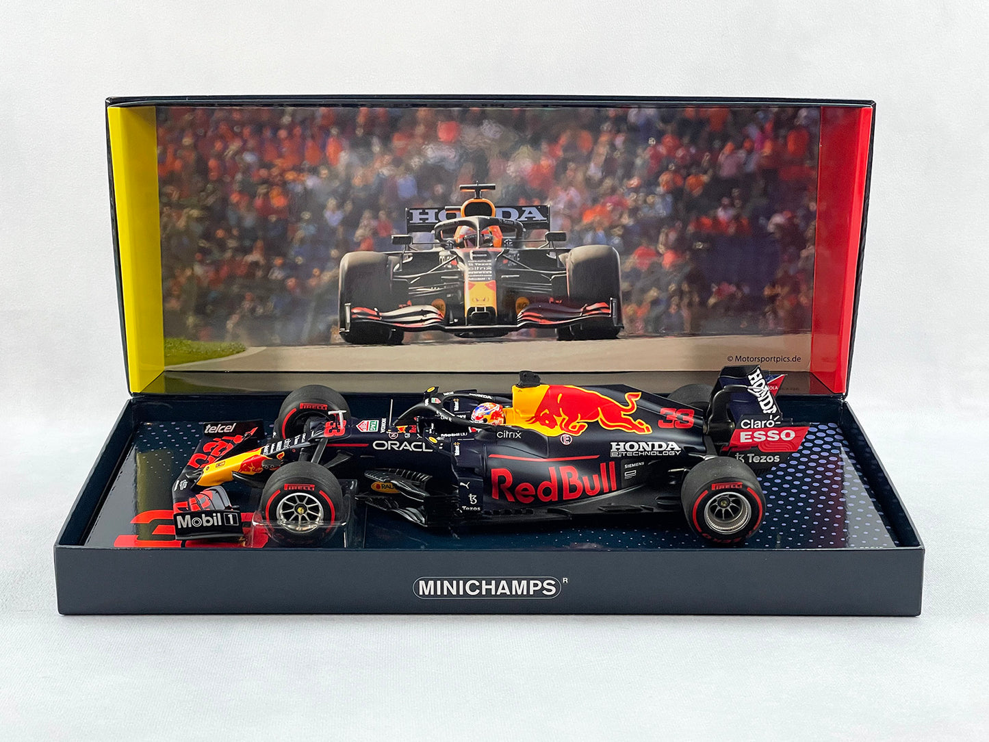 2021 F1 World Champion #33 Max Verstappen Red Bull RB16B Netherlands Dutch 1:18 MINICHAMPS Gift Box