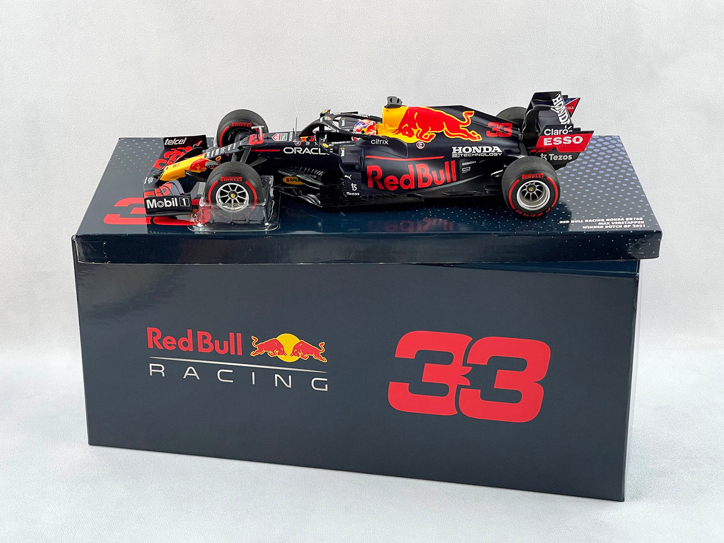 2021 F1 World Champion #33 Max Verstappen Red Bull RB16B Netherlands Dutch 1:18 MINICHAMPS Gift Box