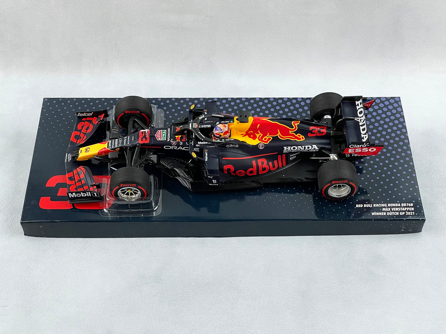 2021 F1 World Champion #33 Max Verstappen Red Bull RB16B Netherlands Dutch 1:18 MINICHAMPS Gift Box