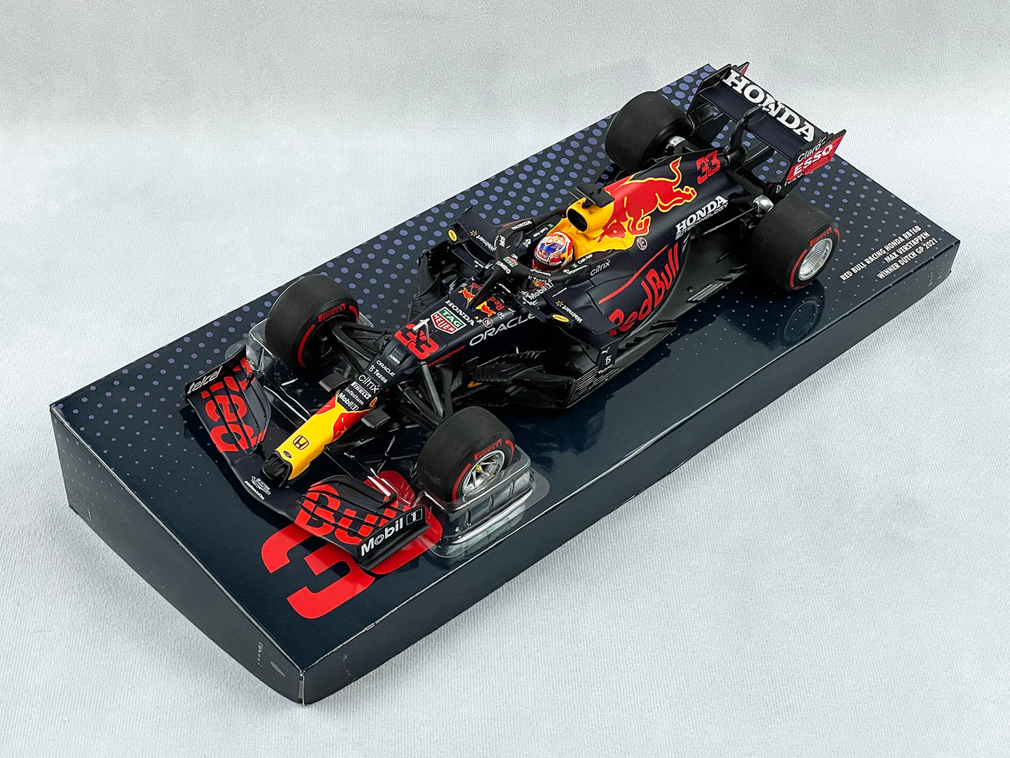 2021 F1 World Champion #33 Max Verstappen Red Bull RB16B Netherlands Dutch 1:18 MINICHAMPS Gift Box