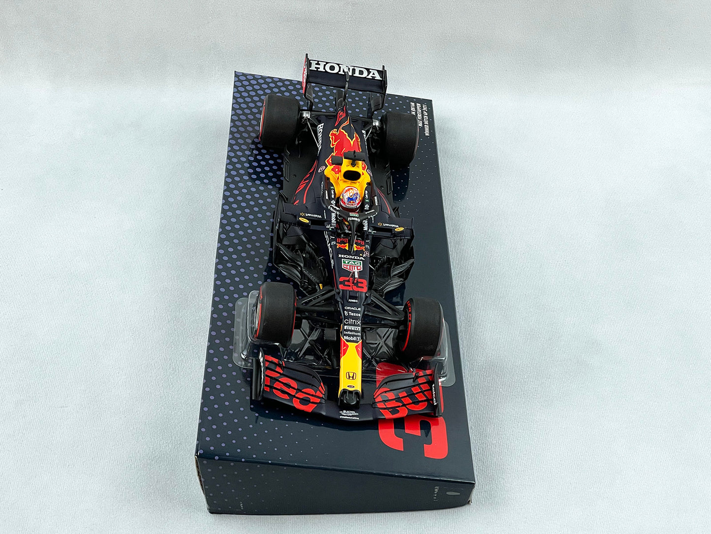 2021 F1 World Champion #33 Max Verstappen Red Bull RB16B Netherlands Dutch 1:18 MINICHAMPS Gift Box