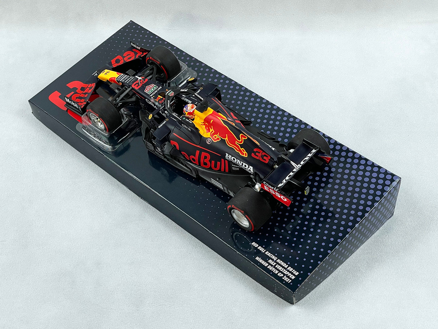 2021 F1 World Champion #33 Max Verstappen Red Bull RB16B Netherlands Dutch 1:18 MINICHAMPS Gift Box
