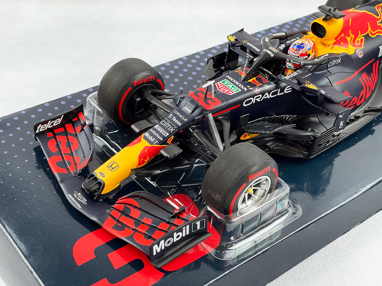 2021 F1 World Champion #33 Max Verstappen Red Bull RB16B Netherlands Dutch 1:18 MINICHAMPS Gift Box